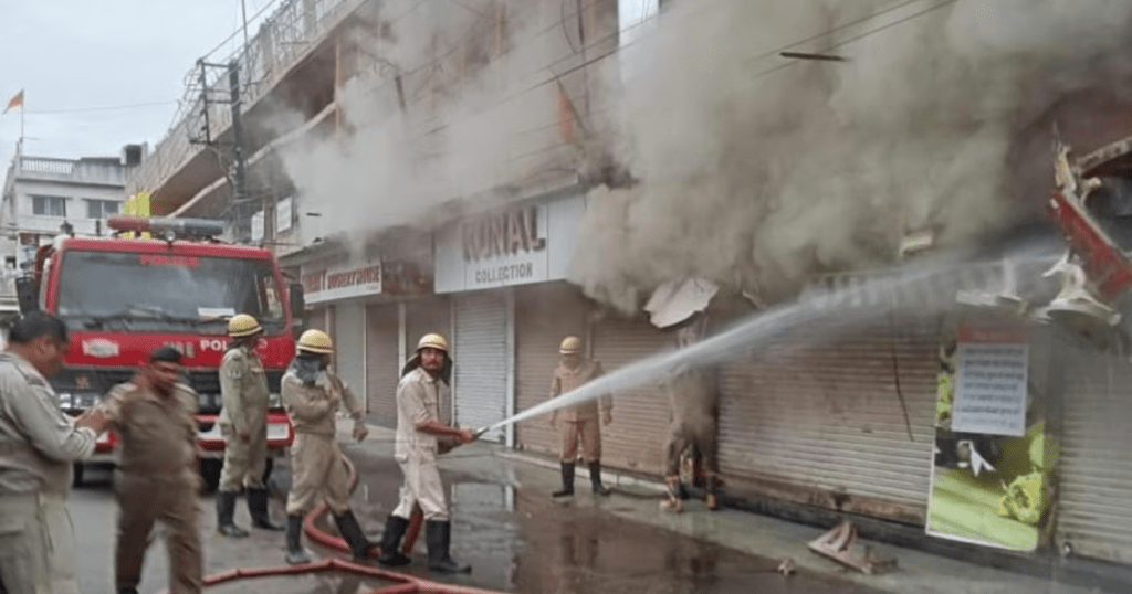Indore Fire Incident: Blaze at Kothari Market and Aerodrome Police Station Causes Major Damage