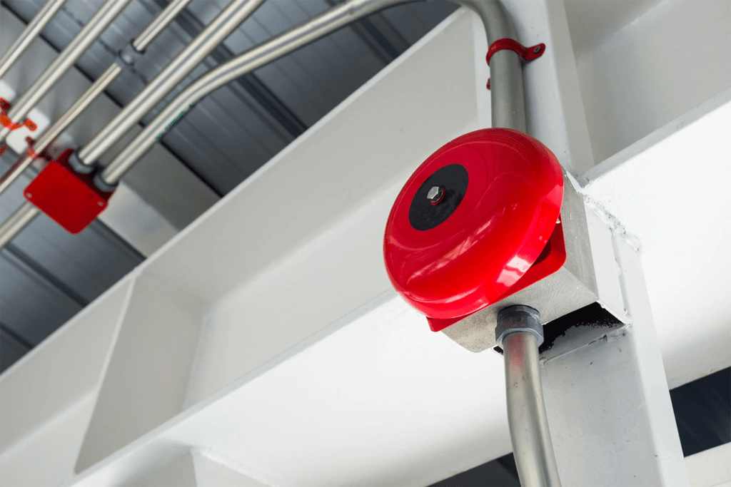 Understanding the Fire Alarm System Working Principle: Automatic vs. Manual